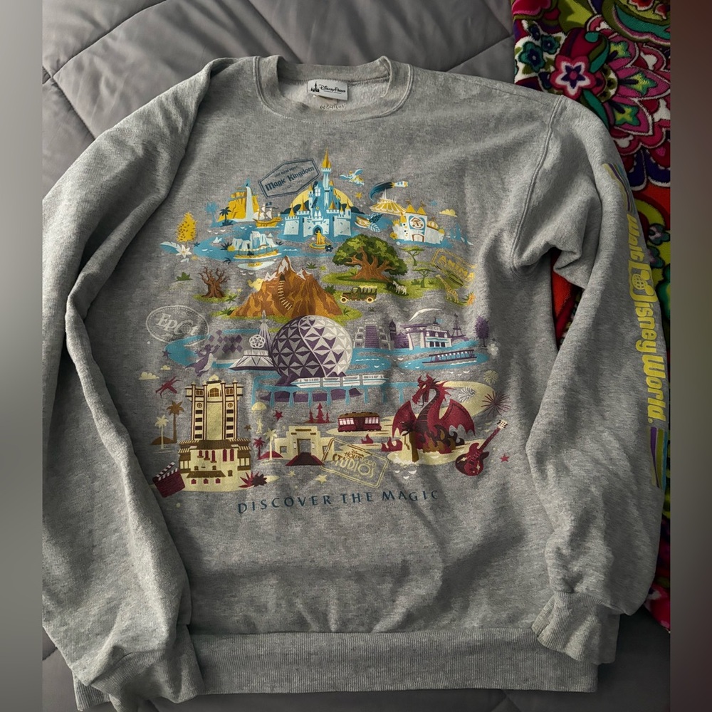 Disney Parks 2019 Discover the Magic WDW Sweatshirt
